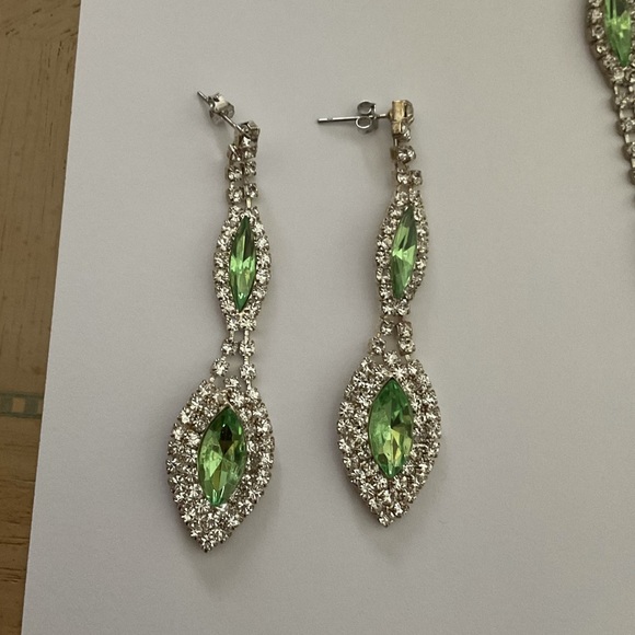 Green Costume Jewelry Set - Picture 3 of 5
